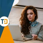 Ragazza al lavoro con smart working