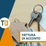 fattura di acconto su tavolo con chiavi