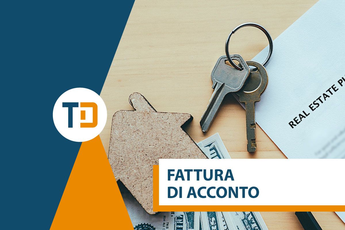 fattura di acconto su tavolo con chiavi