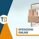 spedizioni online mani consegnano pacchi da uno smartphone